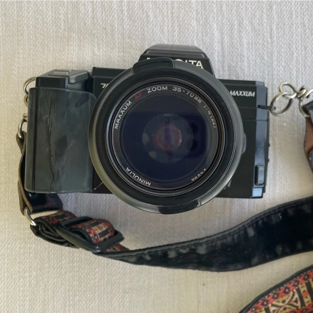 Minolta Maxxum 7000 35mm Camera w/ AF Lens 35-70 mm UNTESTED